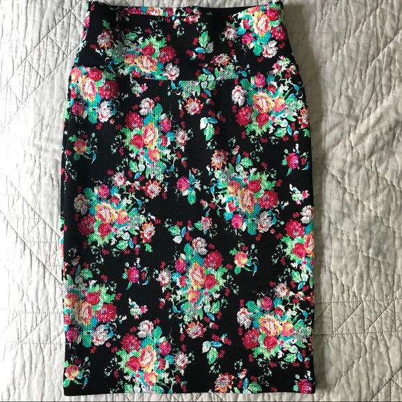 LuLaRoe Dresses & Skirts - 🦄 Lularoe Cassie Skirt 🌈